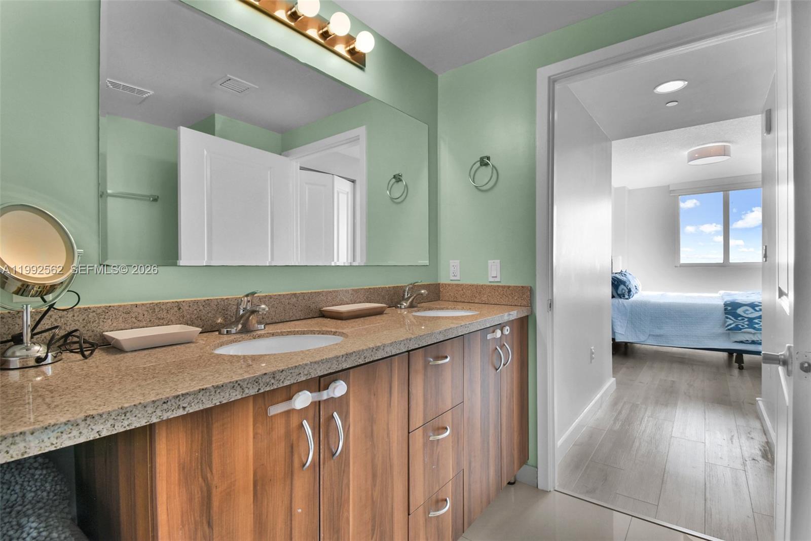 601 NE 23rd St # 1403