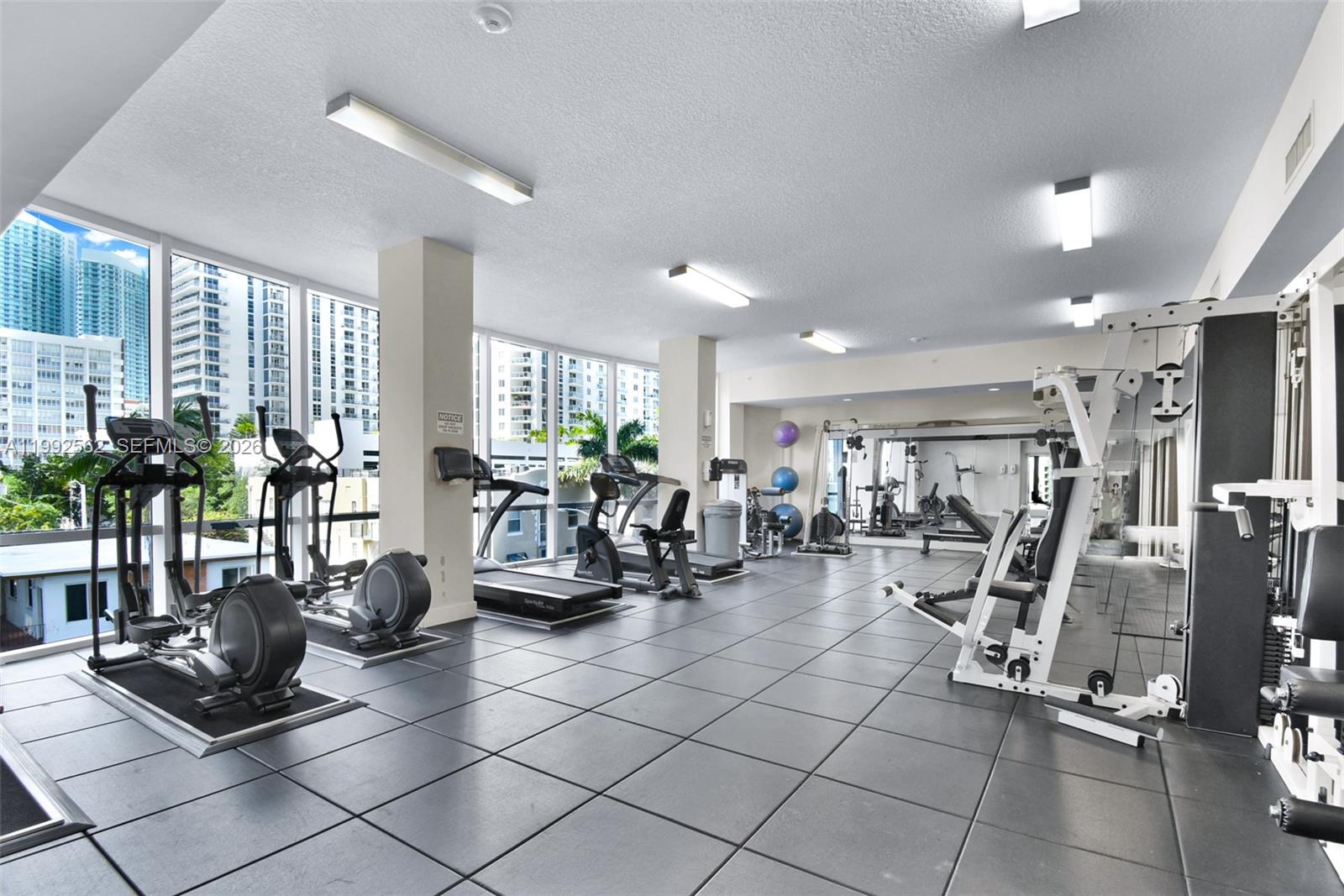 601 NE 23rd St # 1403