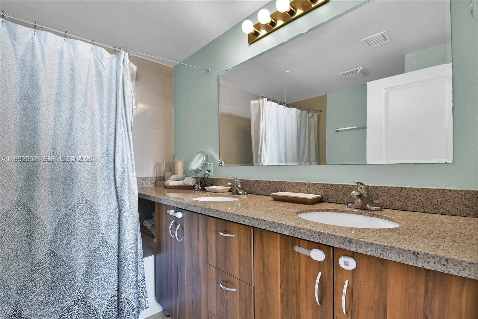 601 NE 23rd St # 1403