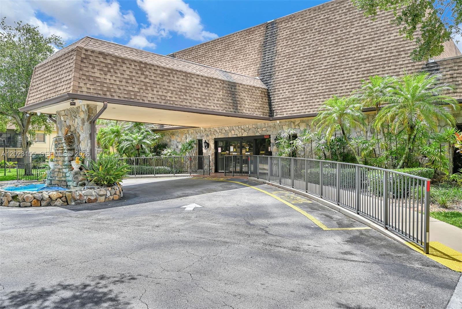 330 Briarwood Cir # 19 Unit: 3-19