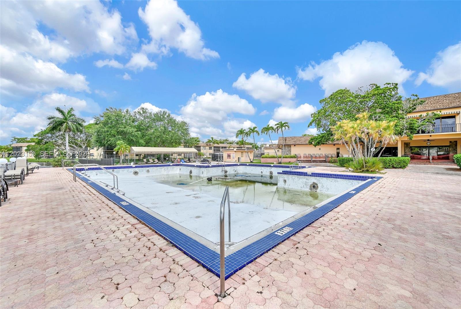 330 Briarwood Cir # 19 Unit: 3-19