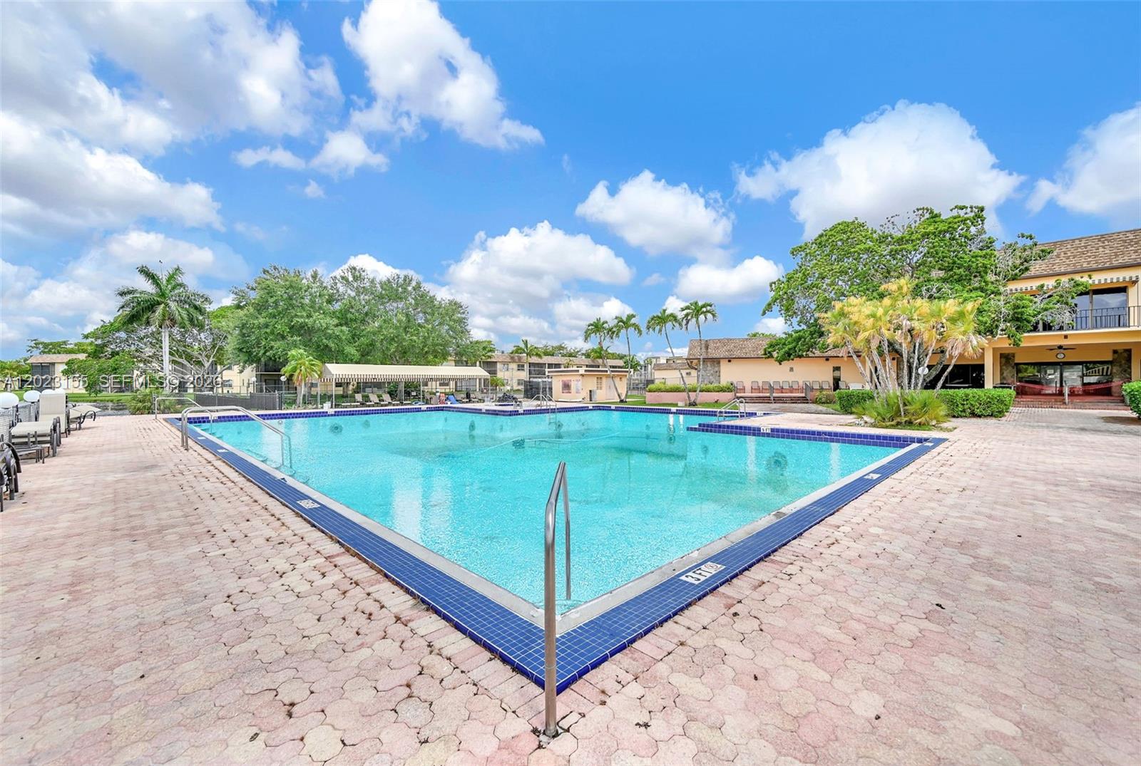 330 Briarwood Cir # 19 Unit: 3-19