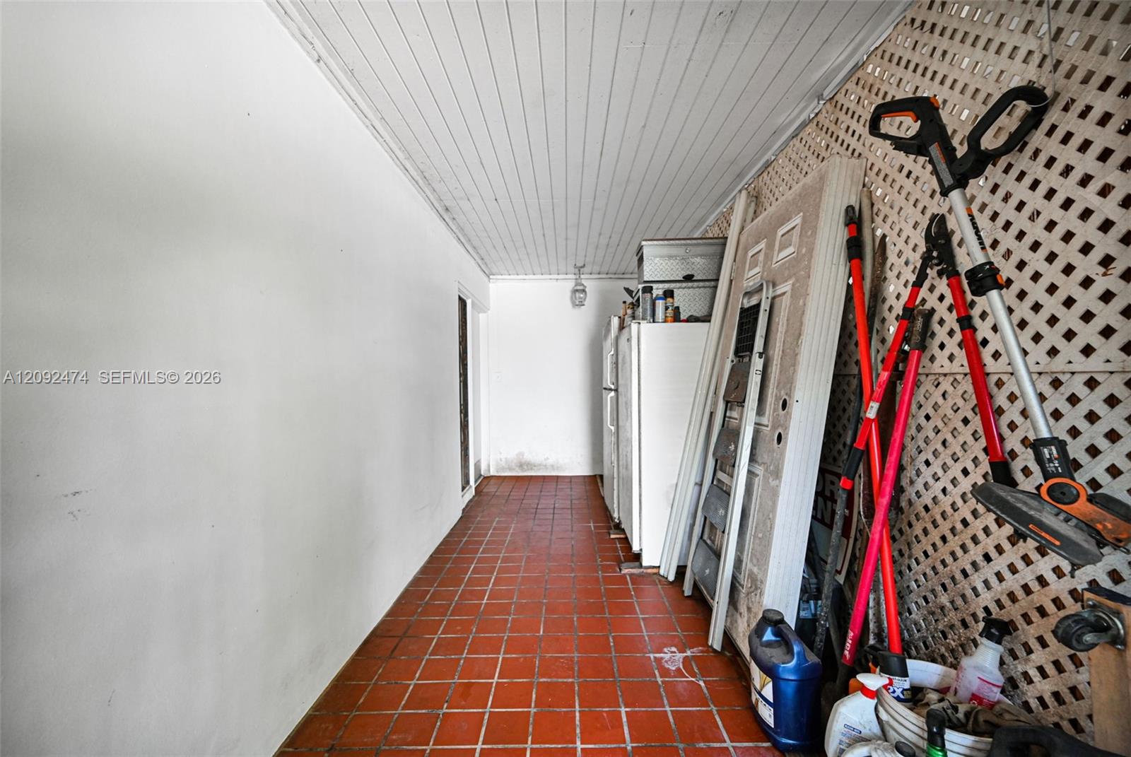 182 NW 16th St