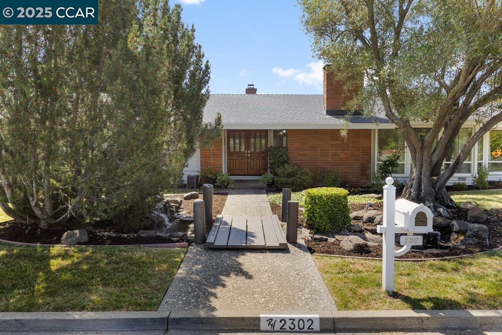 2302 Royal Oaks Dr