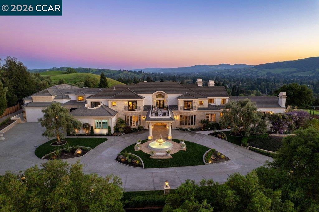 251 Santiago Ln