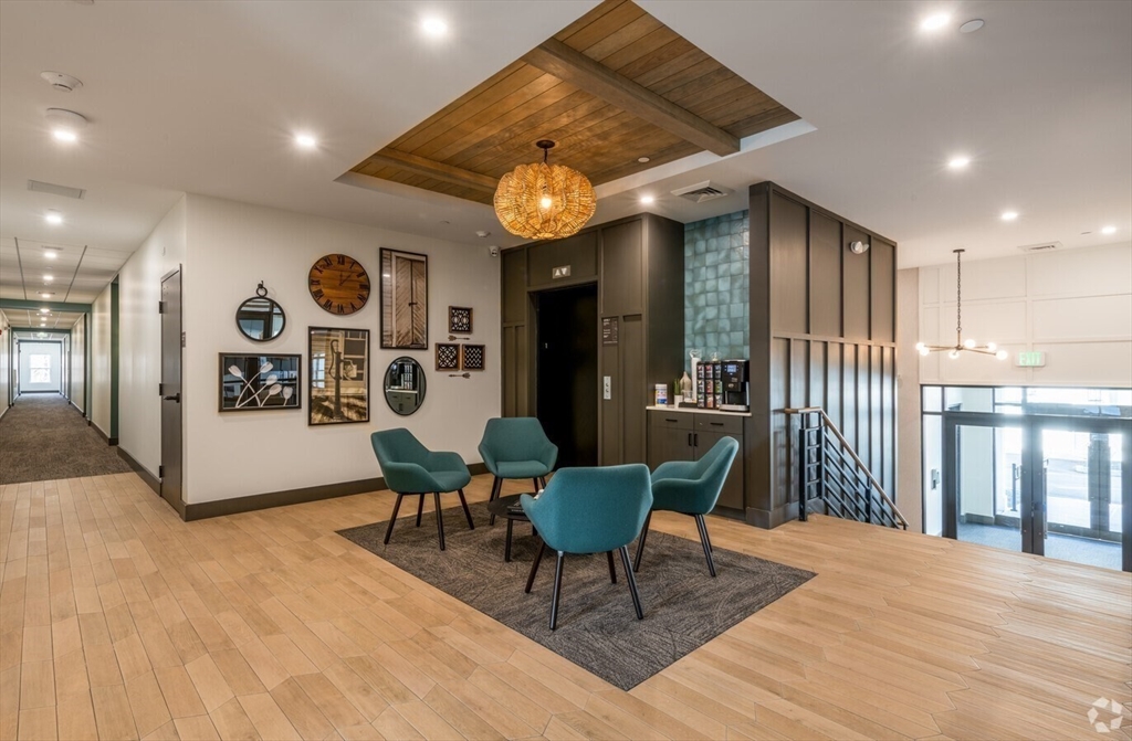 635 Main Street # 212