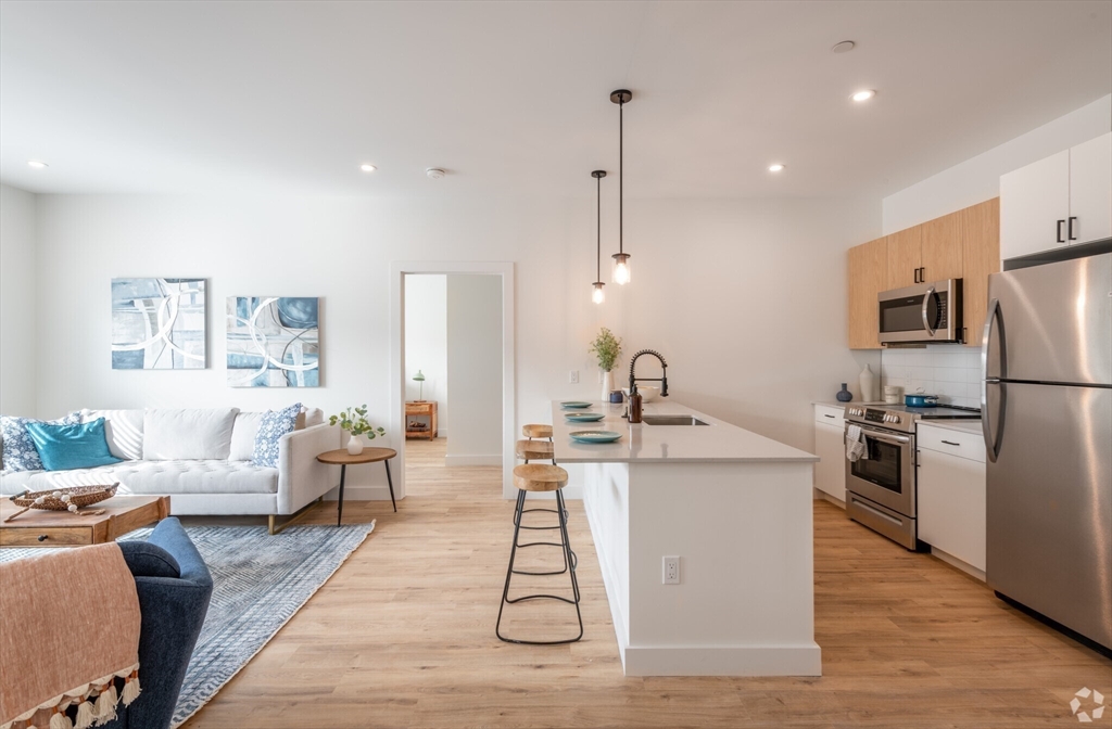 635 Main Street # 212