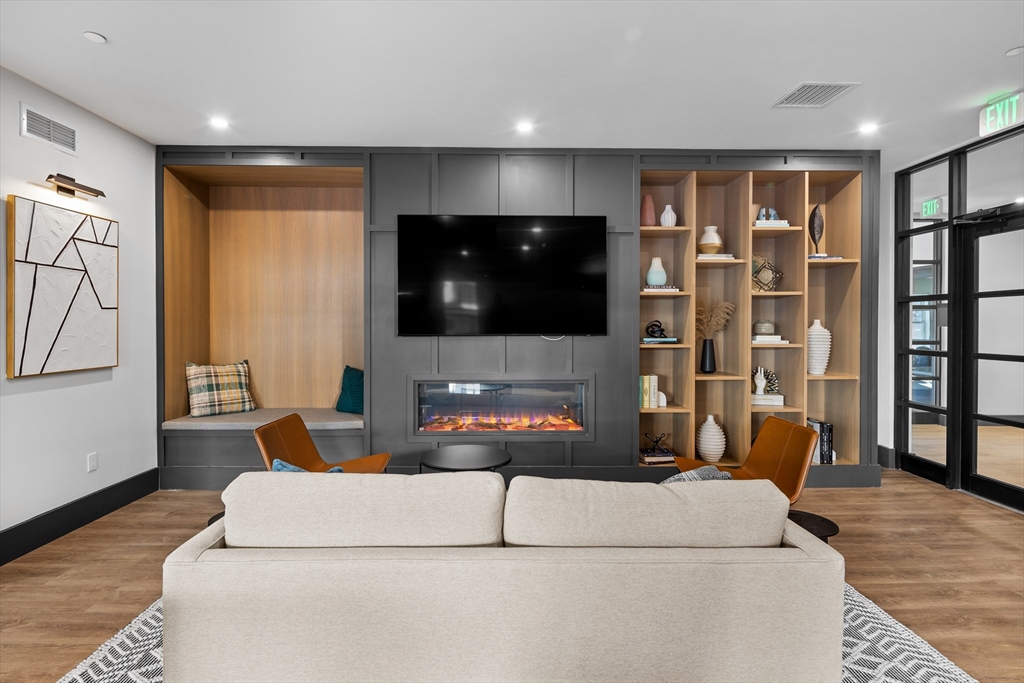 635 Main Street # 205