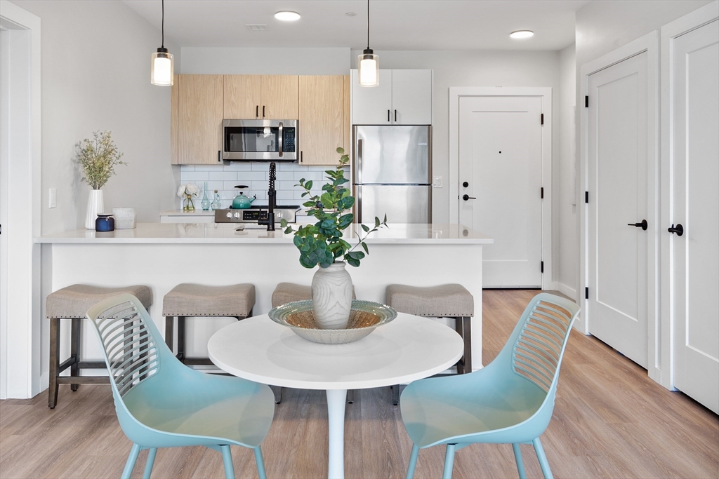 10 Somerset # 402