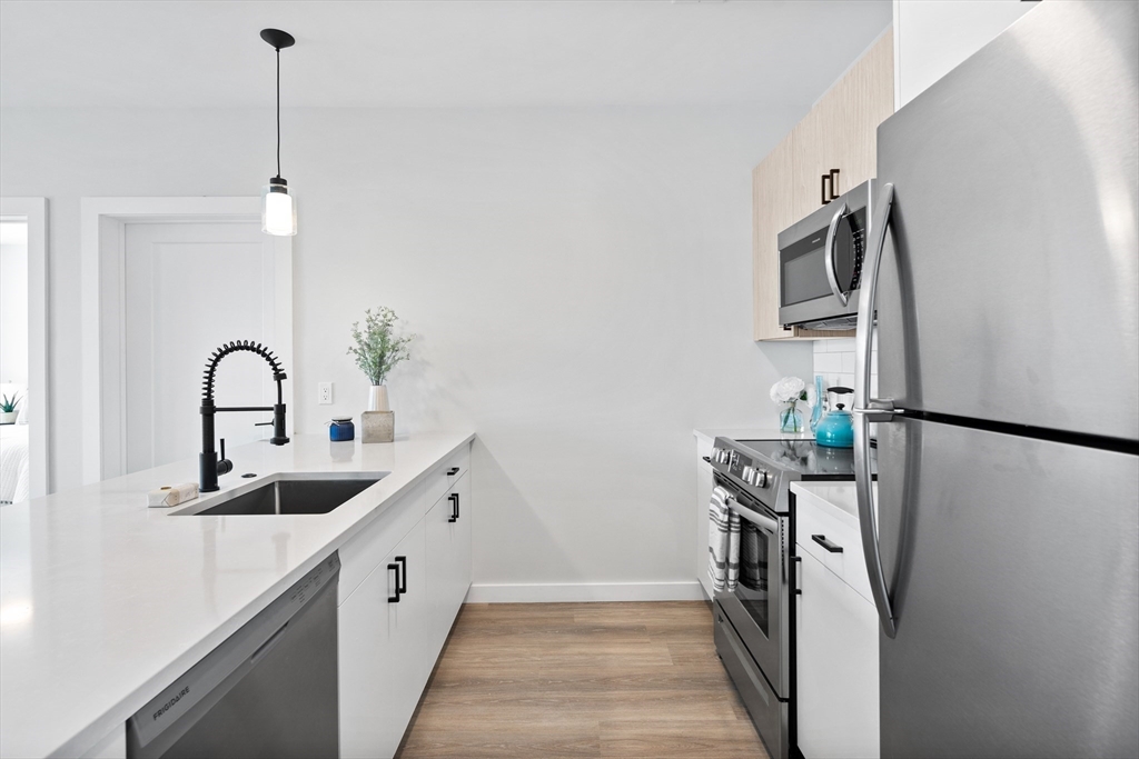 10 Somerset Ave # 406