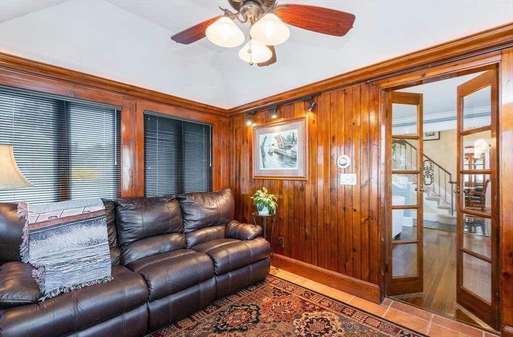 18 Orchard Cir