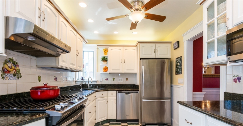 18 Orchard Cir