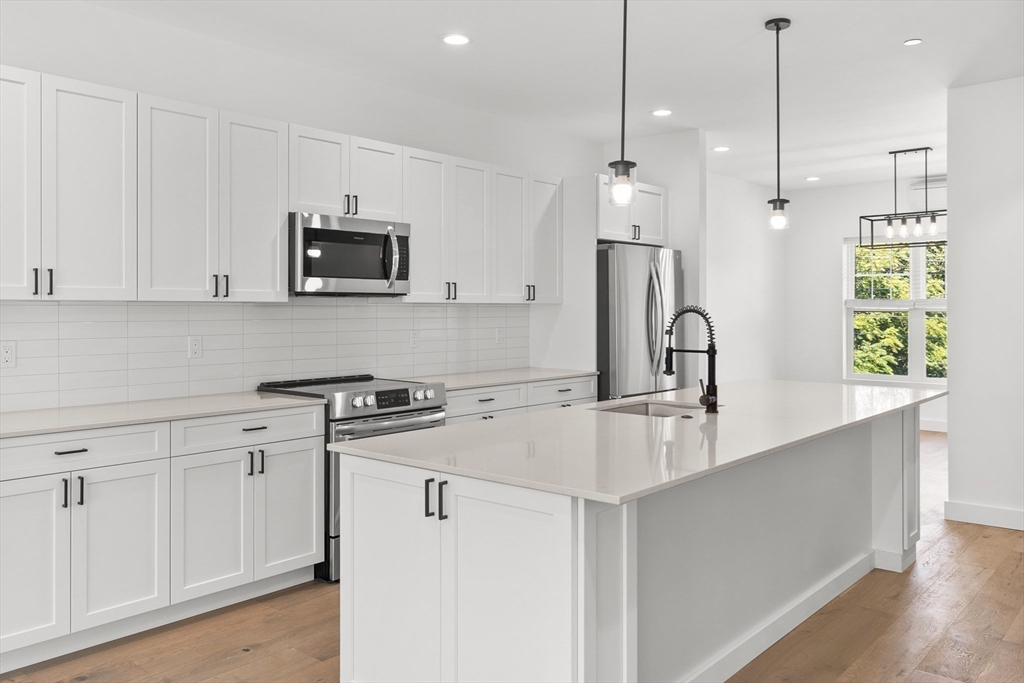 635 Main Street Unit: TH6