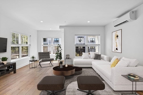 635 Main Street Unit: TH6
