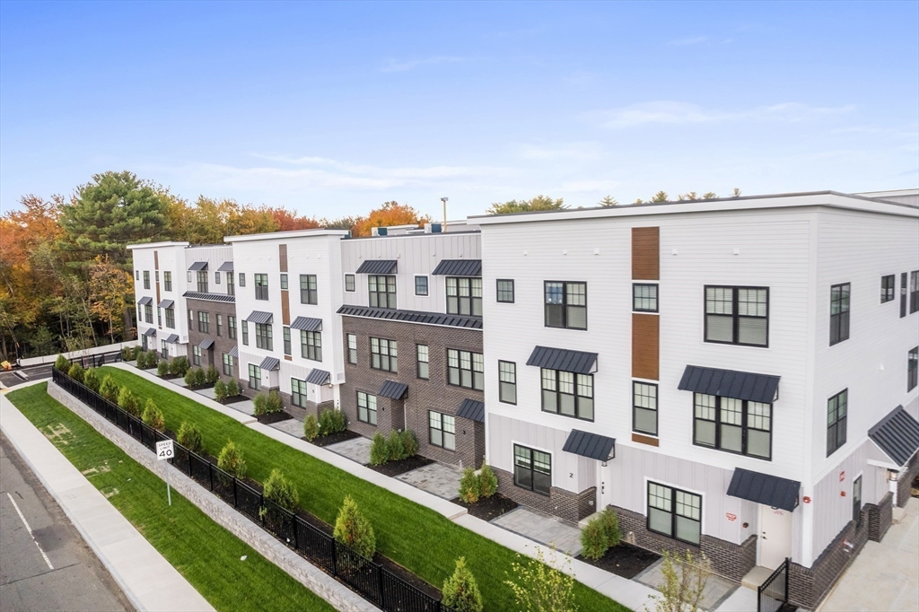 635 Main Street Unit: TH6