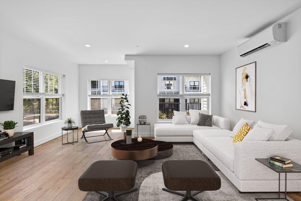 635 Main St. Unit: TH5