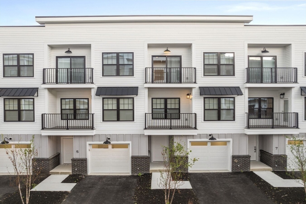 635 Main Street Unit: TH3