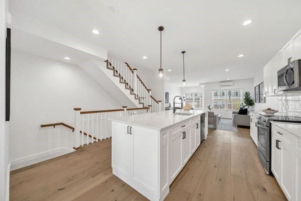 635 Main Street # 3 Unit: TH 3