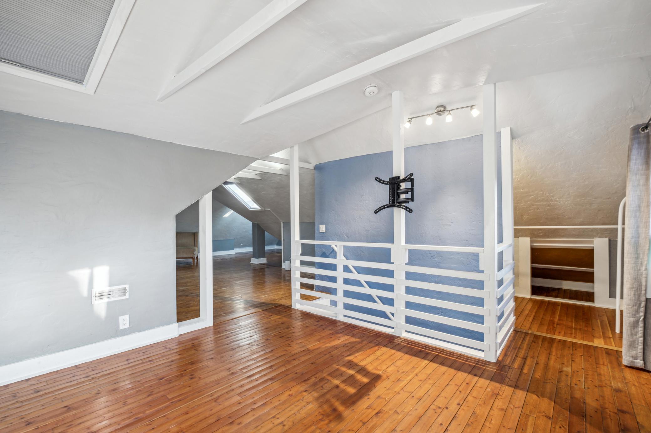 4552 Columbus Avenue