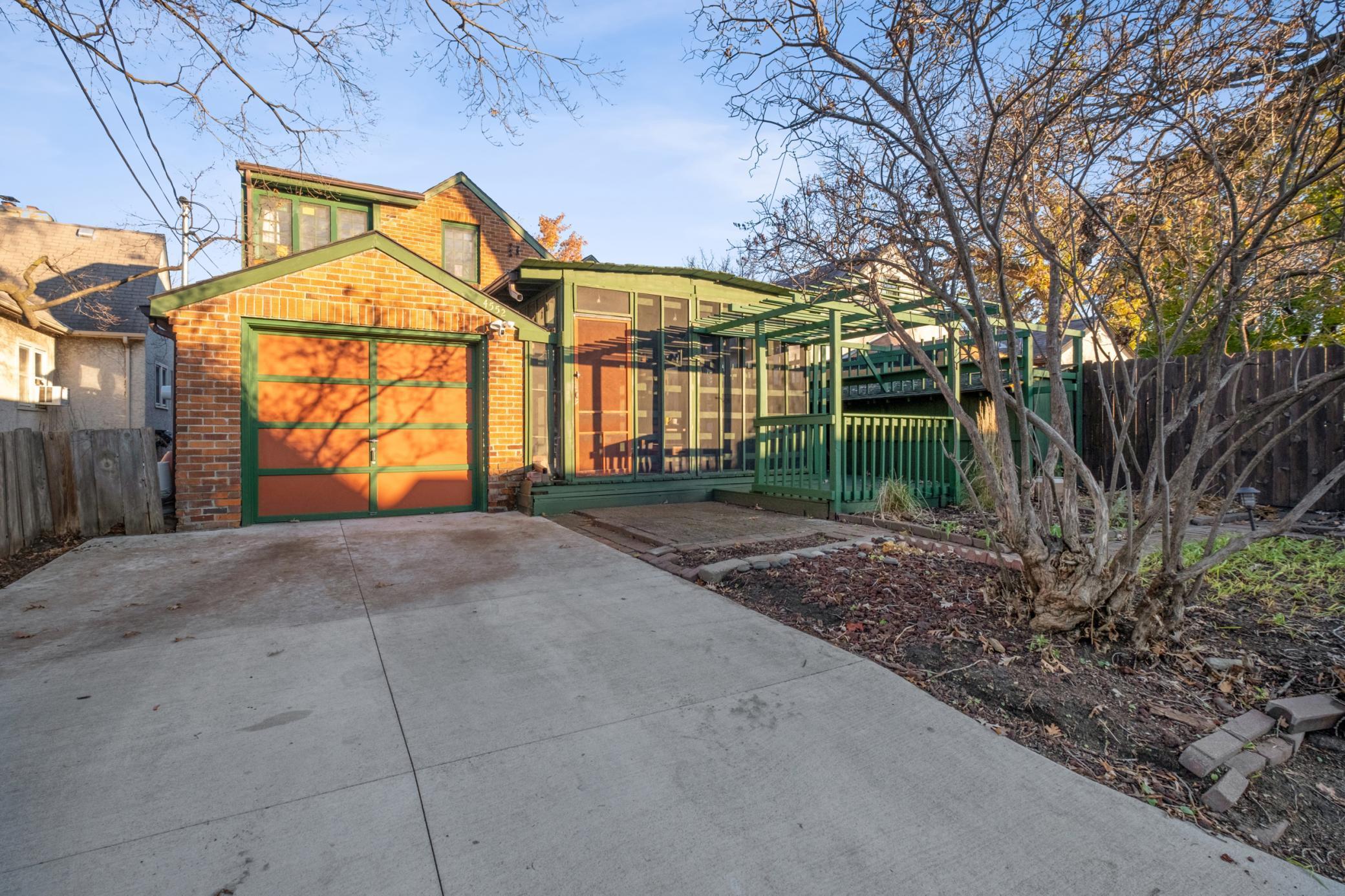 4552 Columbus Avenue