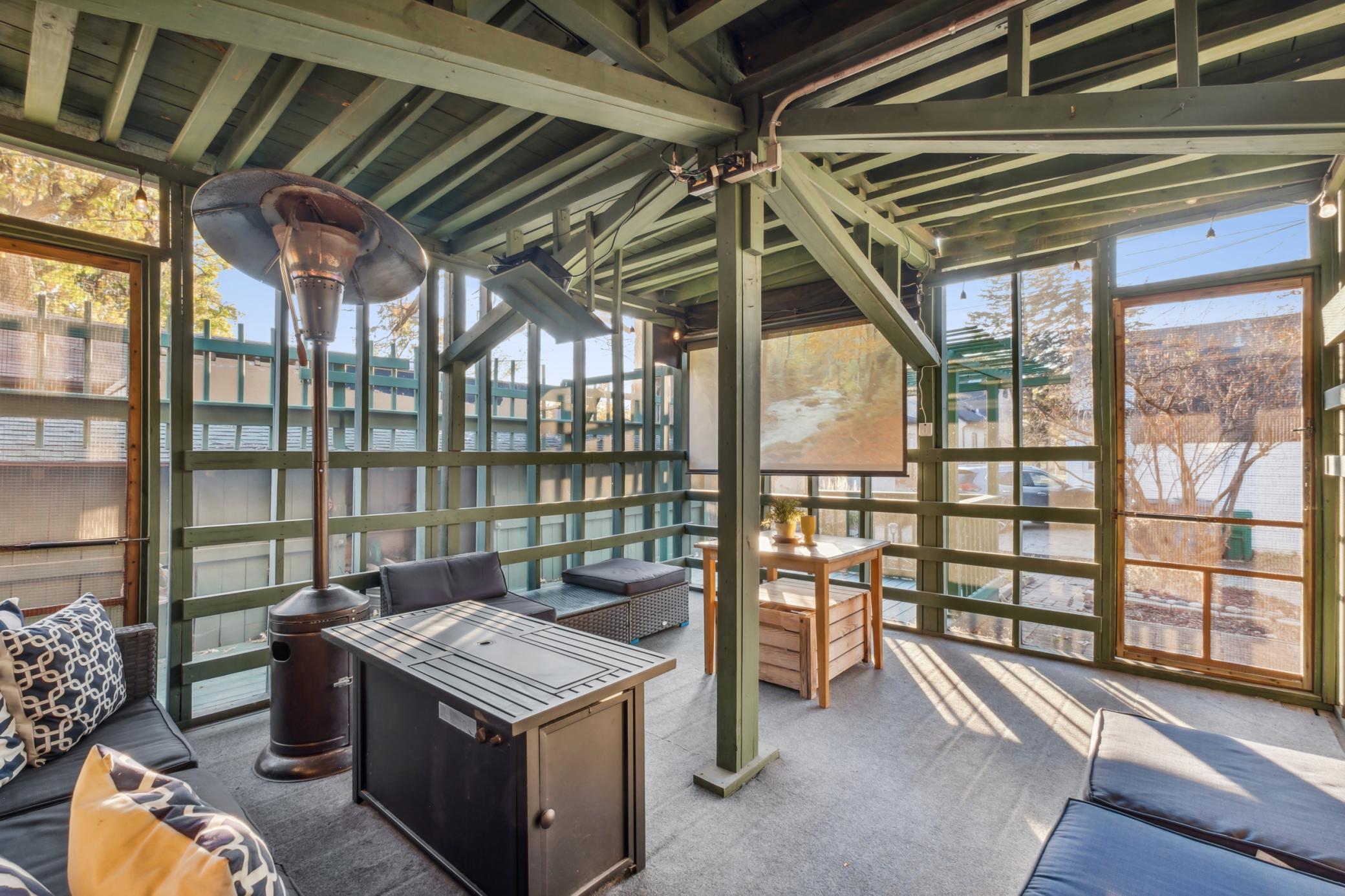 4552 Columbus Avenue