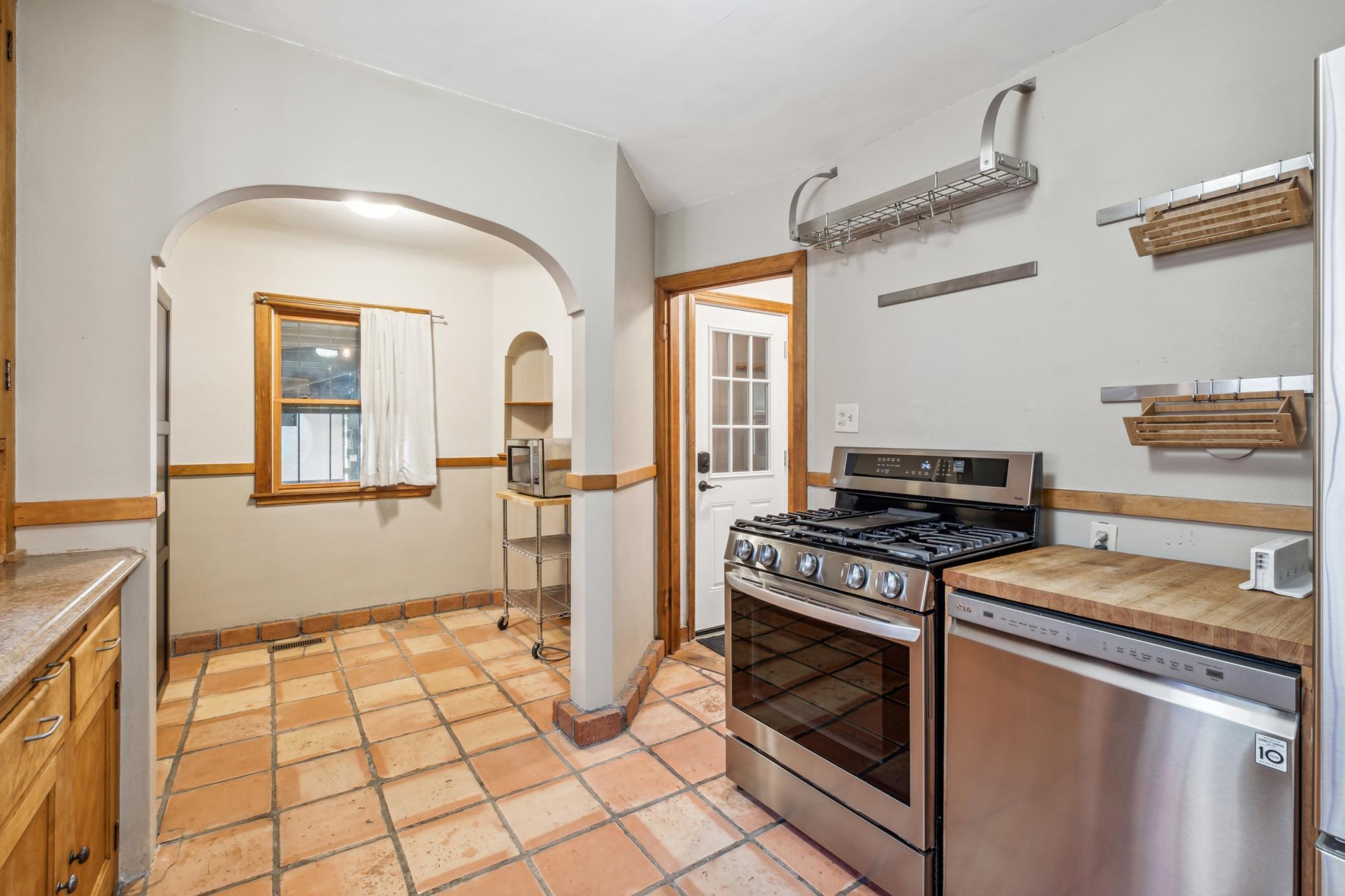 4552 Columbus Avenue