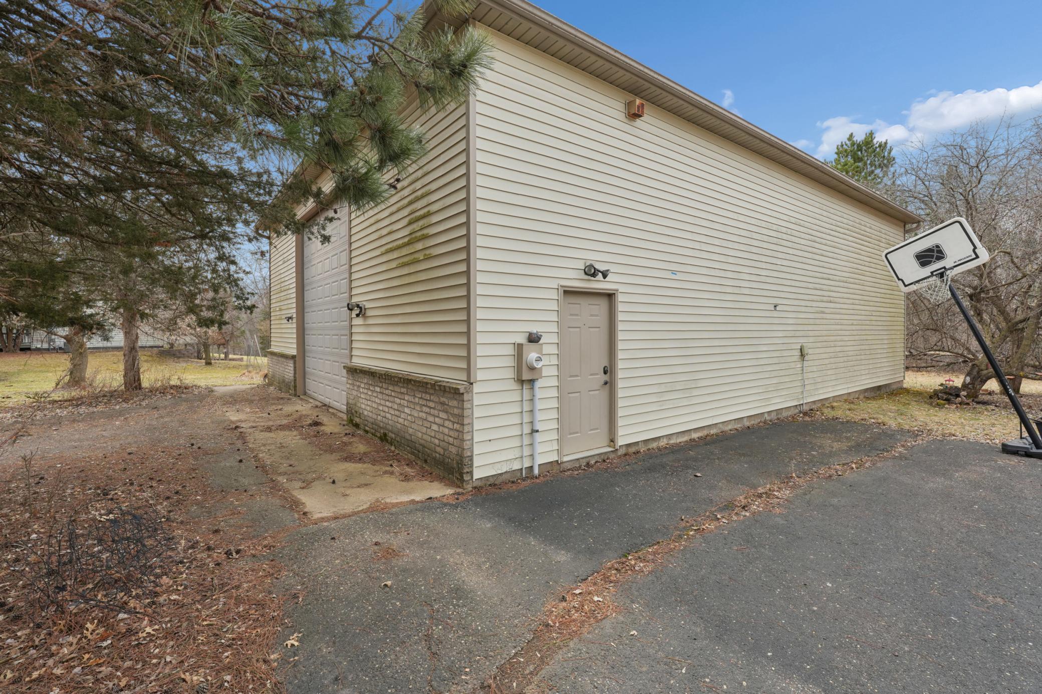 10860 Pawnee Avenue N