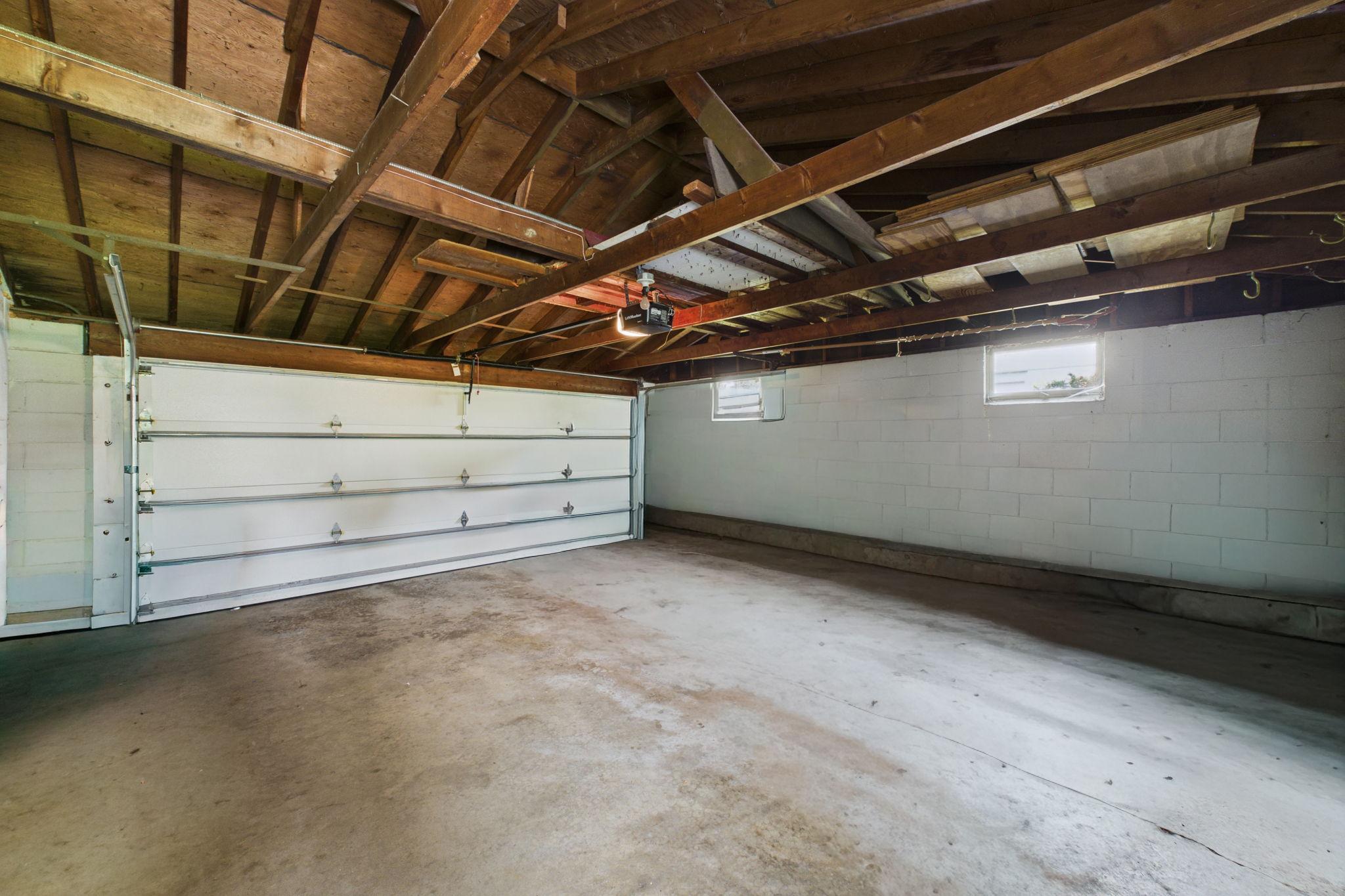 9100 34 1/2 Avenue N
