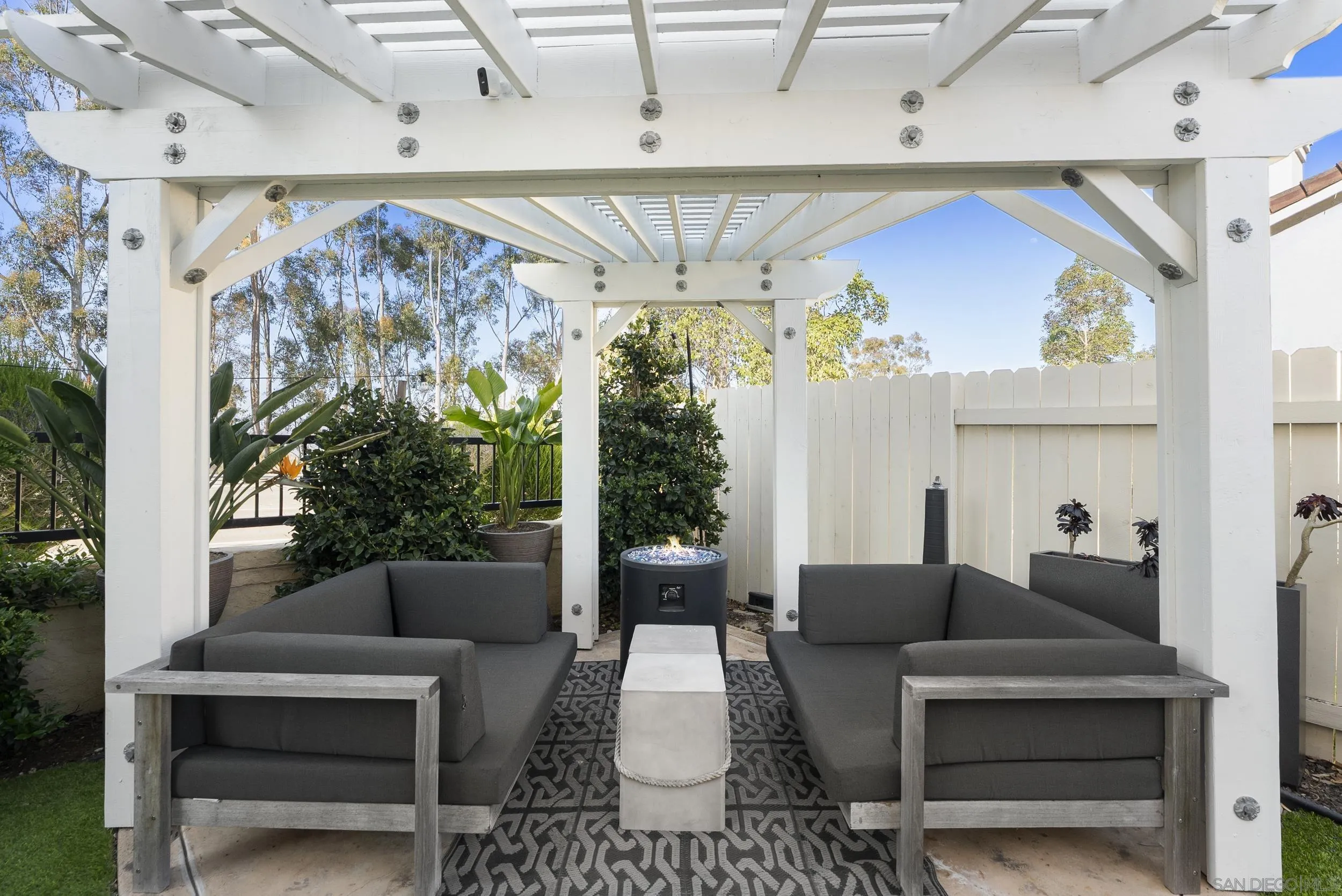 10935 Caminito Arboles