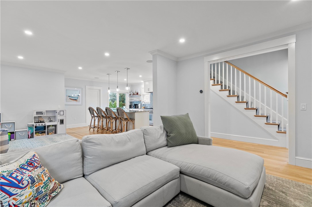 5 Narragansett Avenue