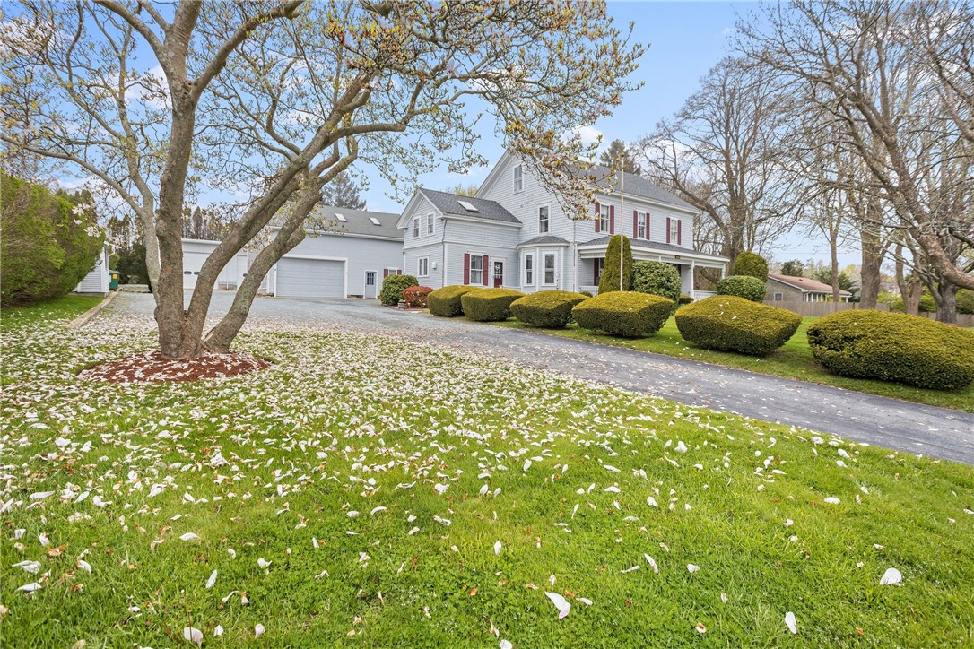 906 East Main Road