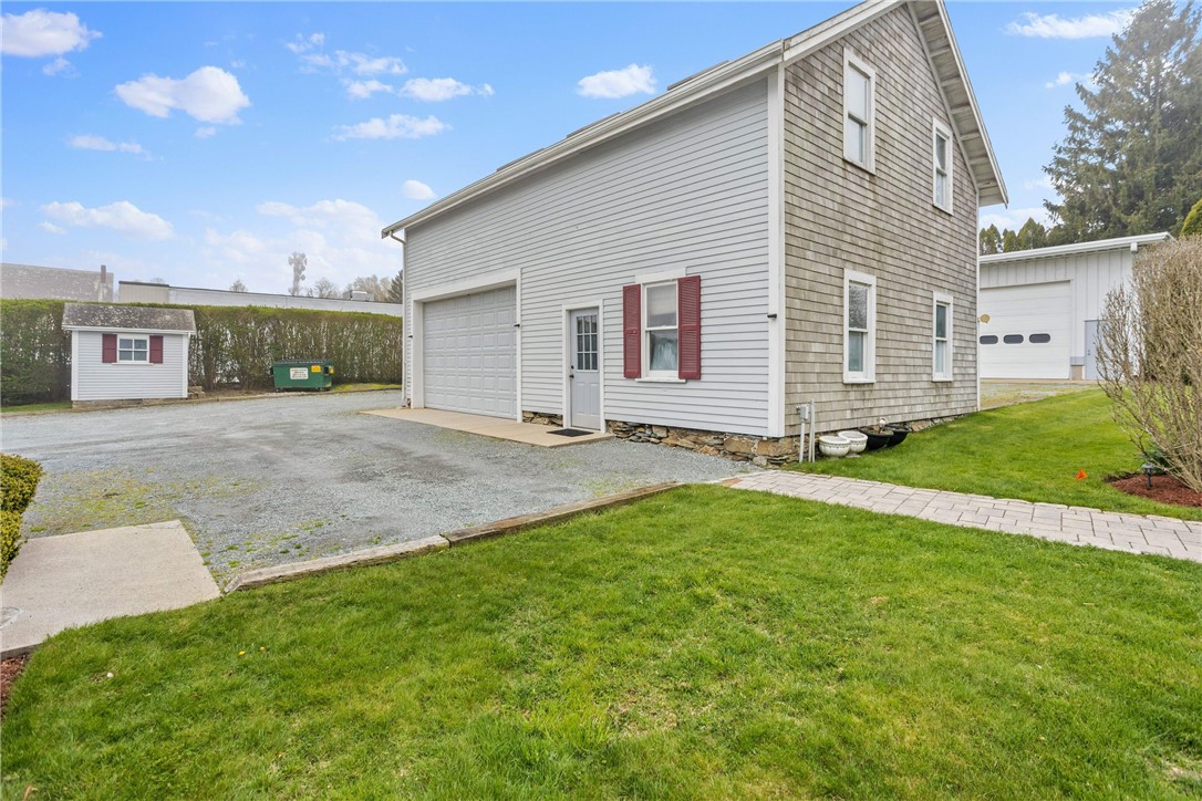 906 East Main Road