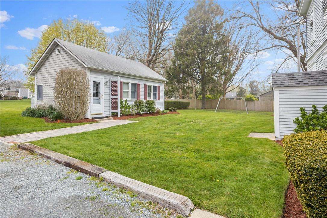 906 East Main Road