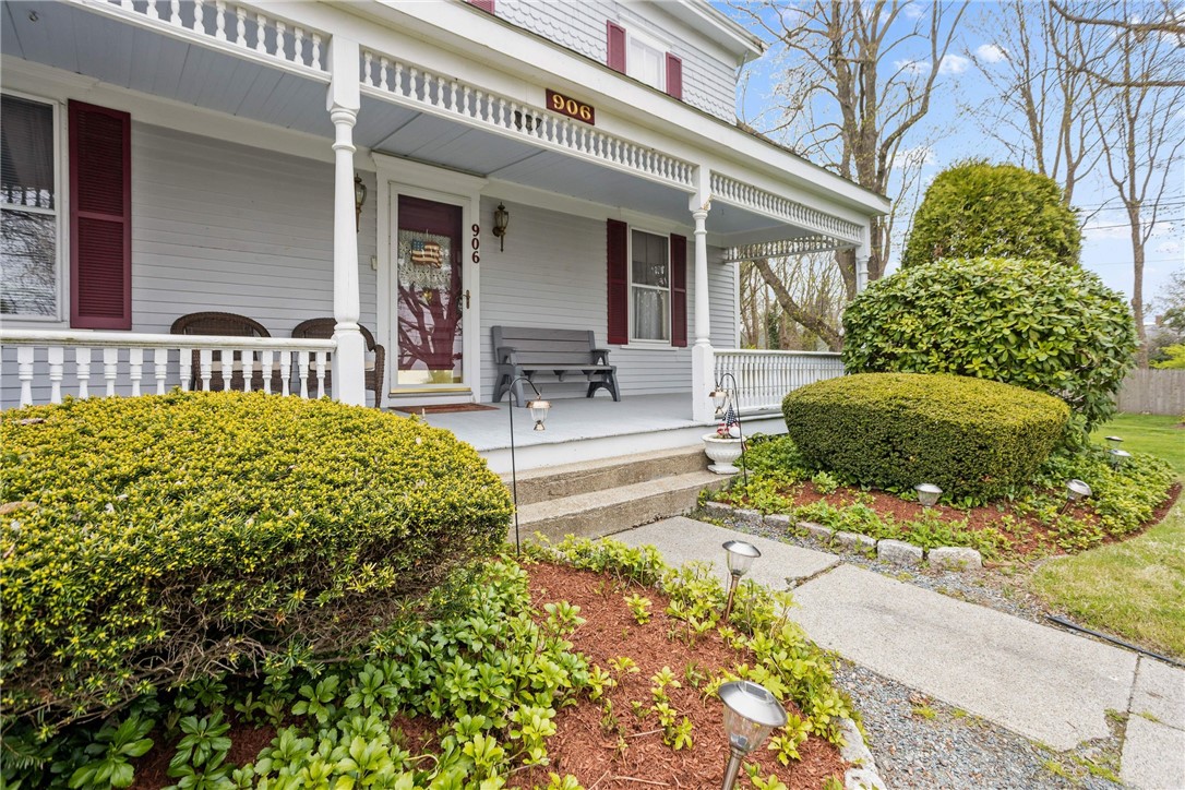 906 East Main Road