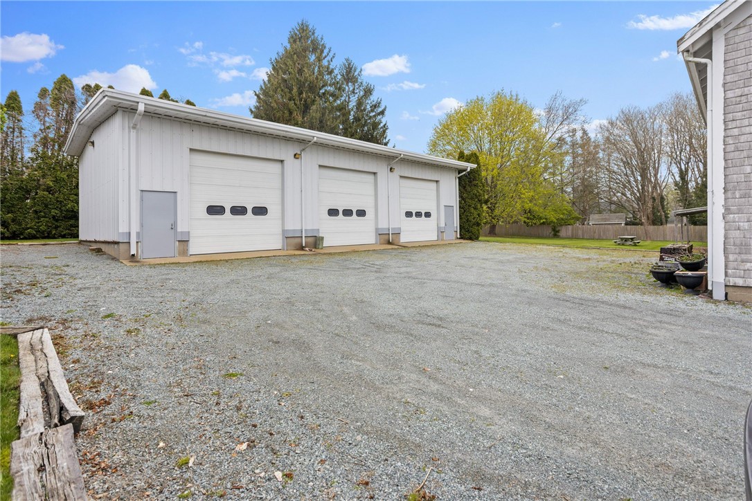 906 East Main Road