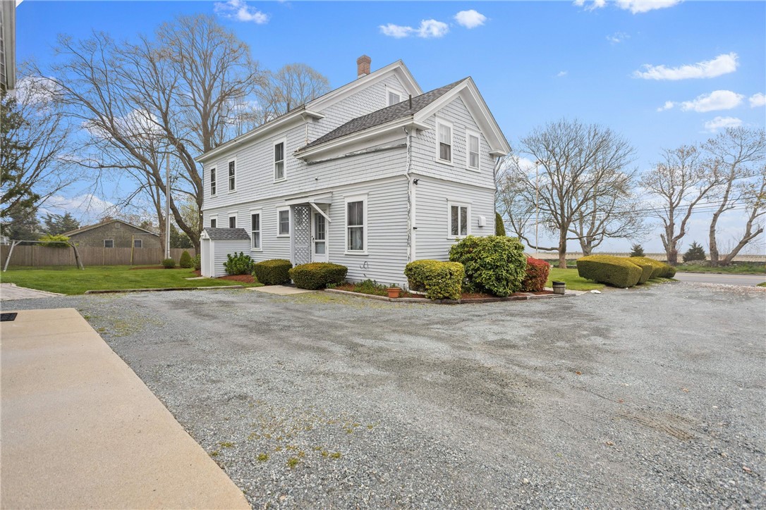 906 East Main Road