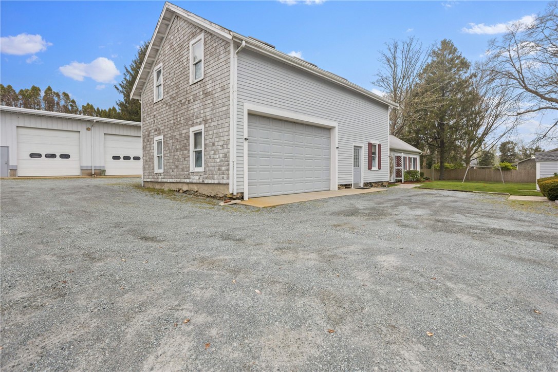906 East Main Road