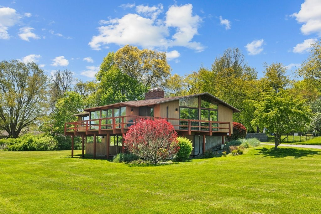 99 Black Point Lane