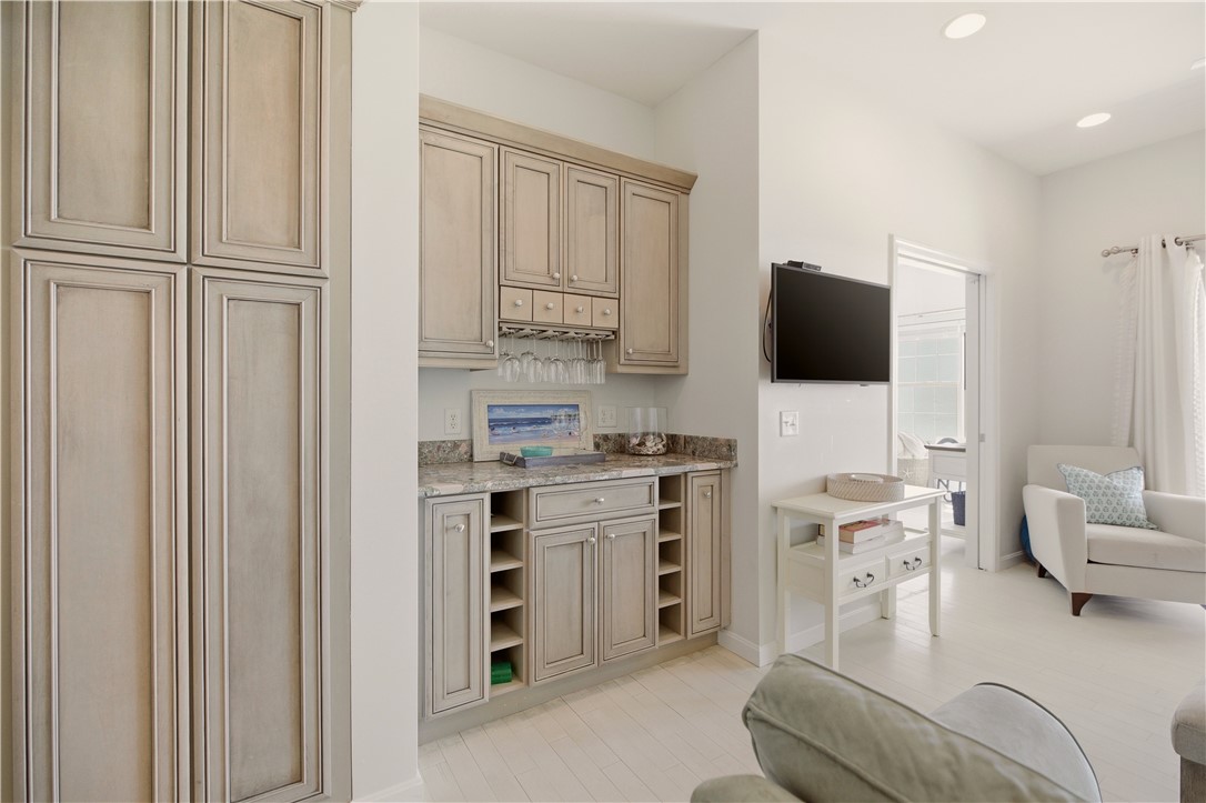 118 Bay Street 4