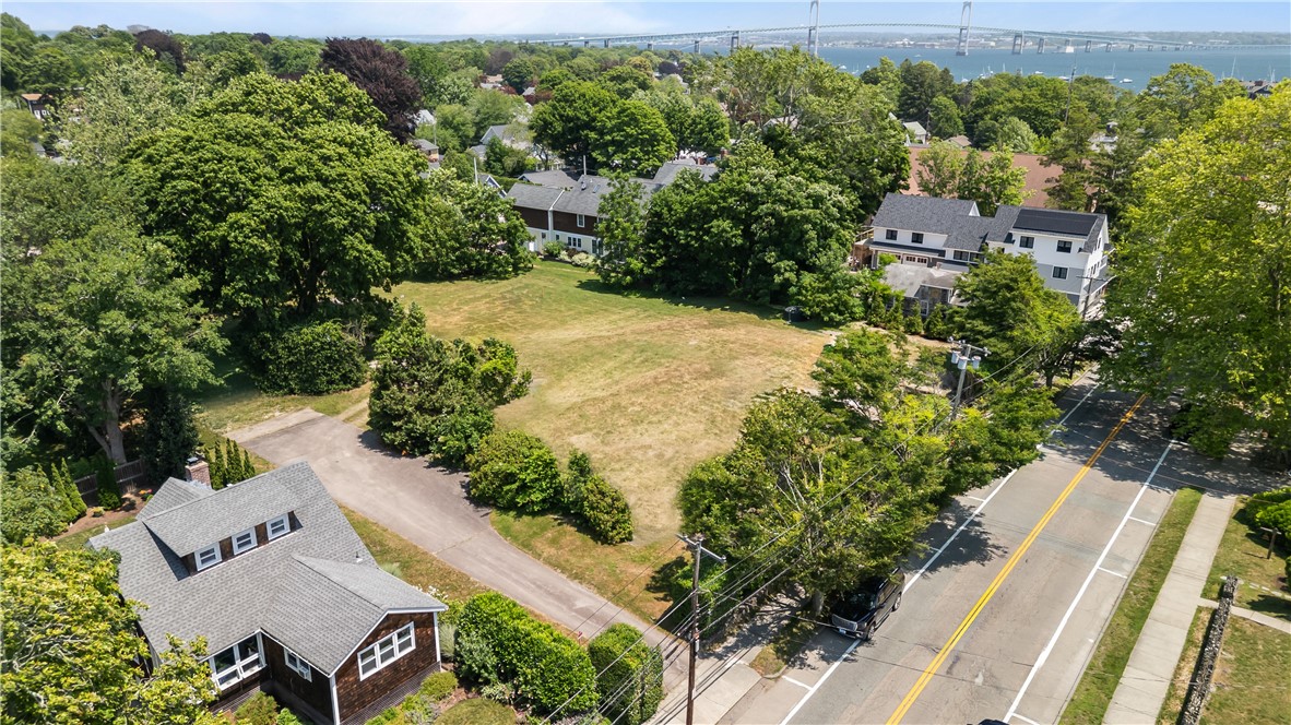 78 Narragansett Avenue