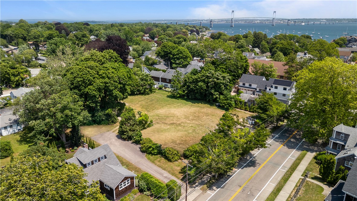 78 Narragansett Avenue