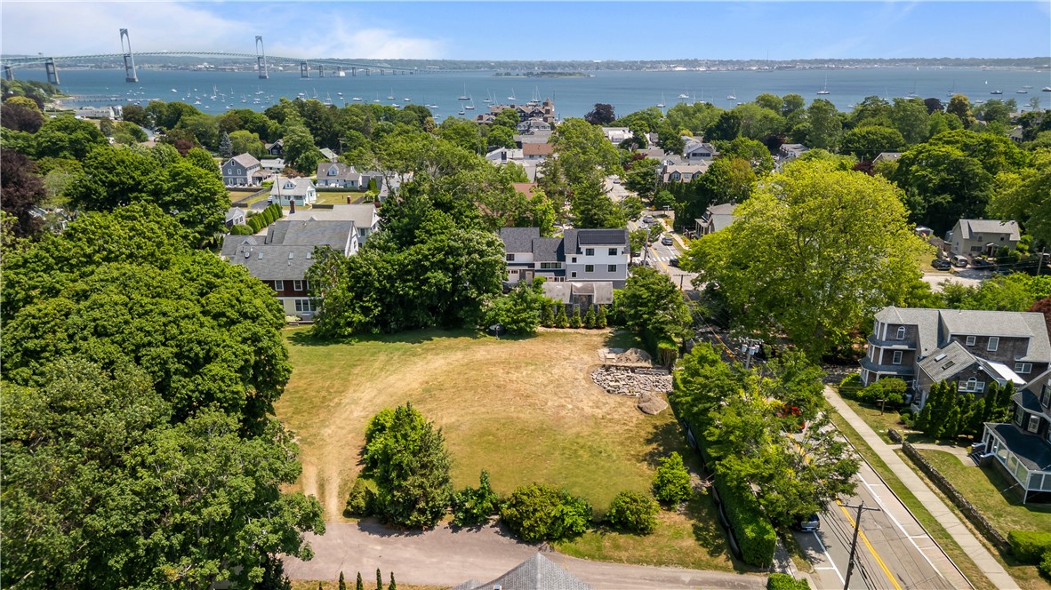 78 Narragansett Avenue