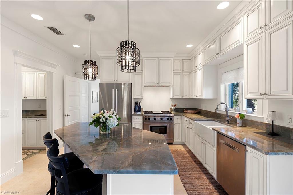 7 Glenview Manor Drive