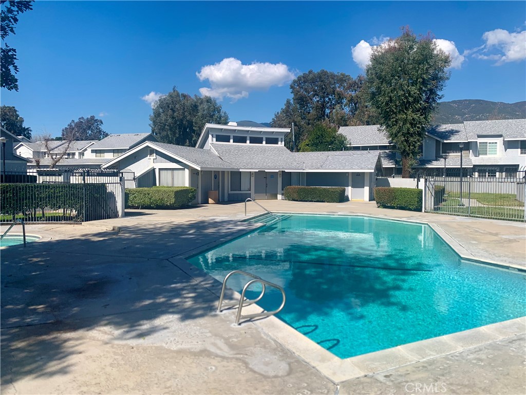 1380 W 48th Street 115