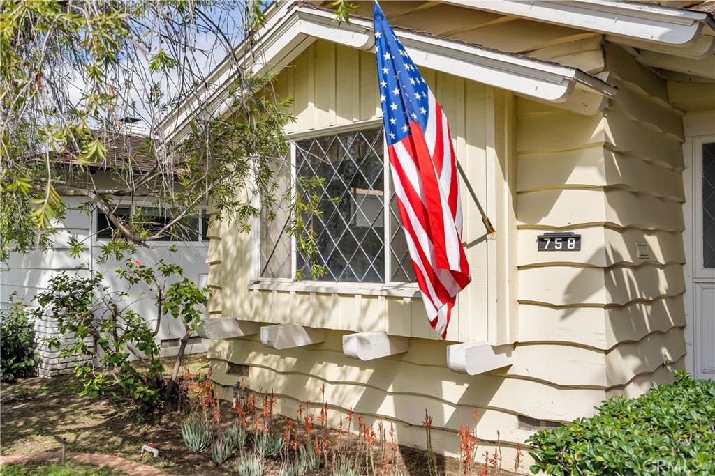 758 W Rosewood Court