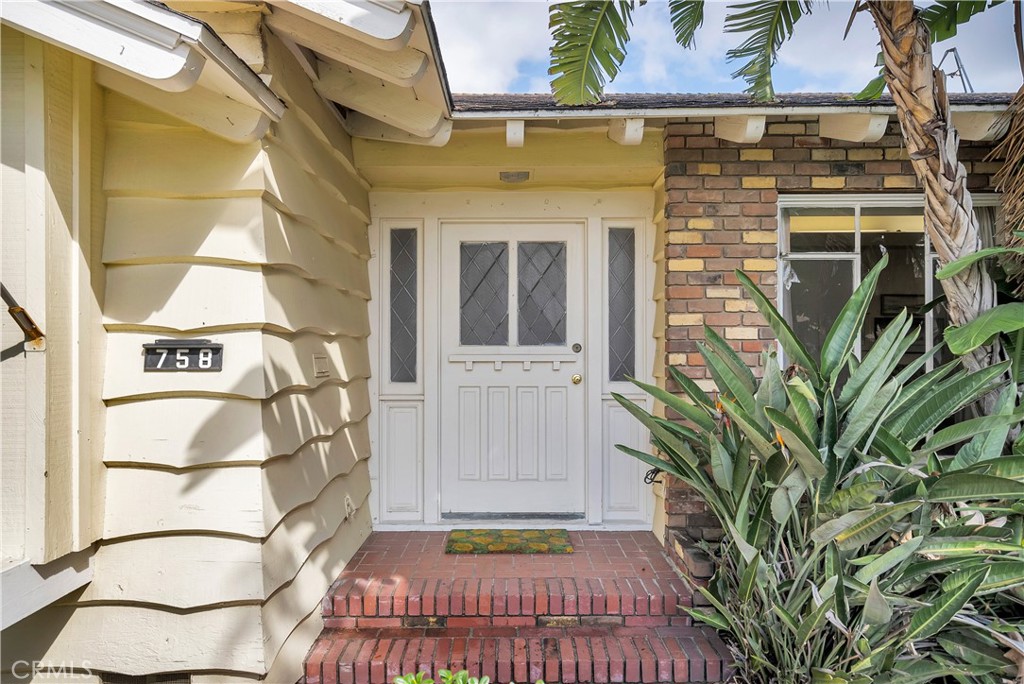 758 W Rosewood Court