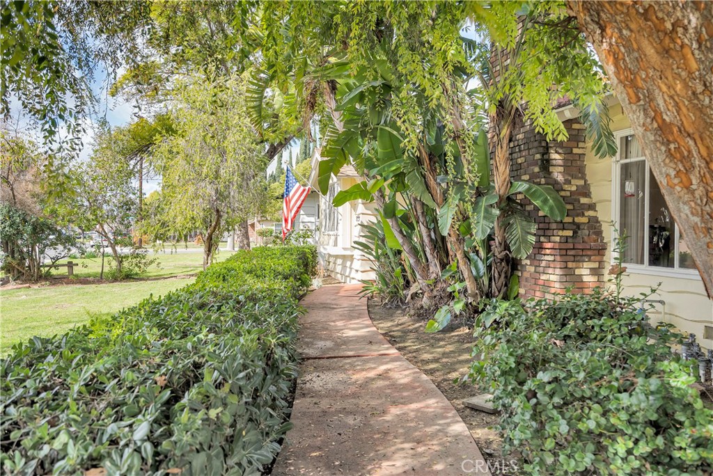 758 W Rosewood Court