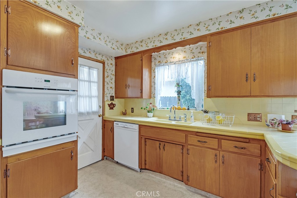 758 W Rosewood Court