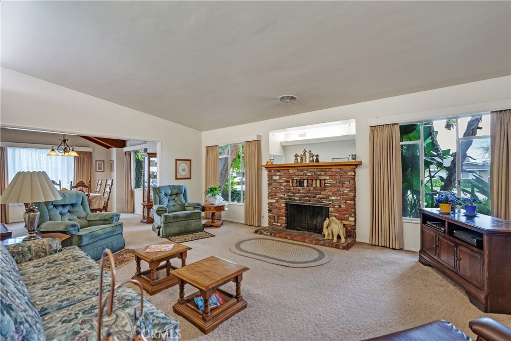758 W Rosewood Court