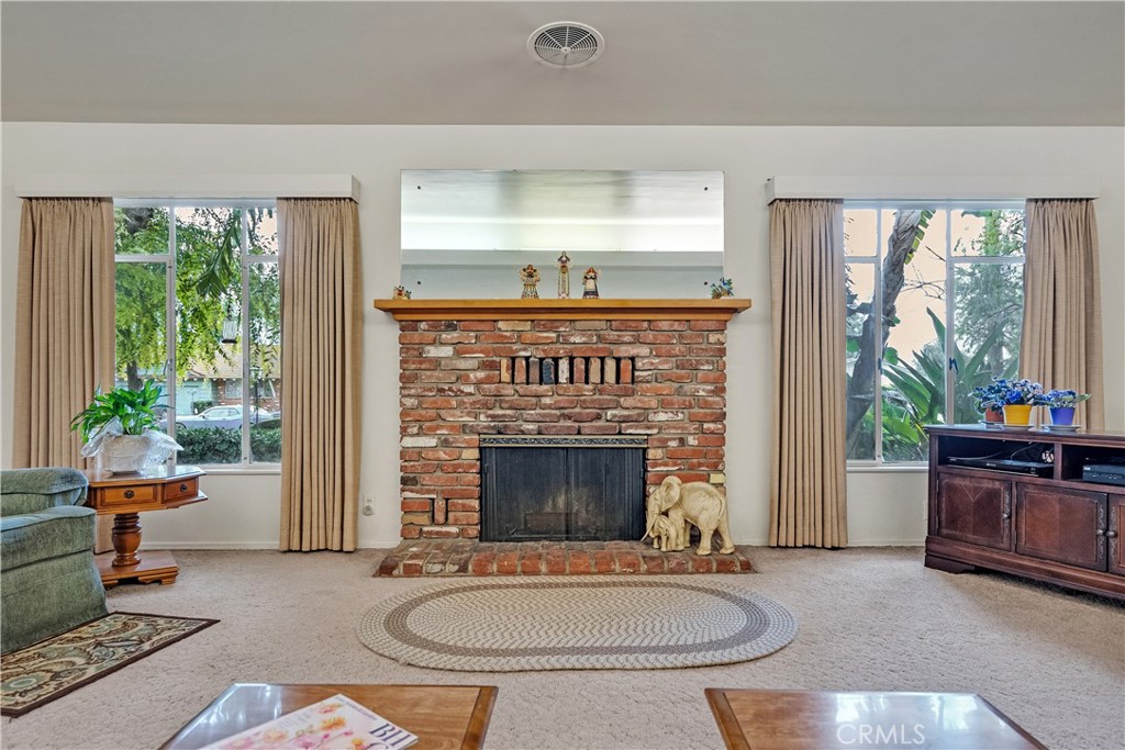 758 W Rosewood Court